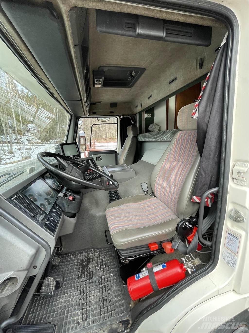 Volvo FL7 가축 운반용 트럭