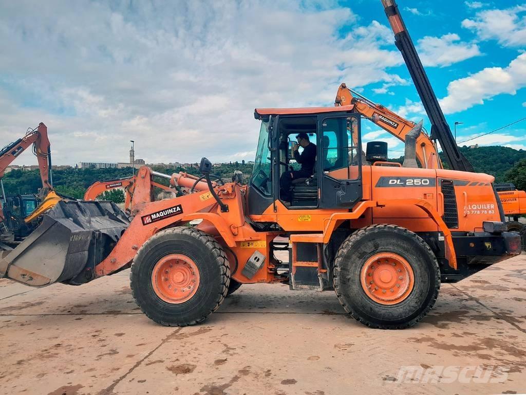 Doosan DL 250-3  휠로우더