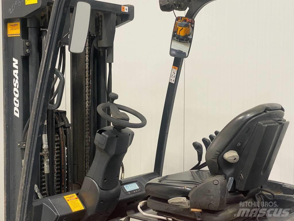 Doosan B35X-7 전동 지게차