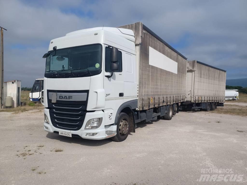 DAF XF 440 커튼사이더 트럭