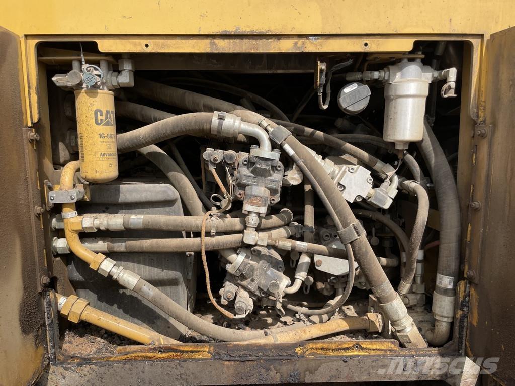 CAT AP555F 아스팔트 포장장비