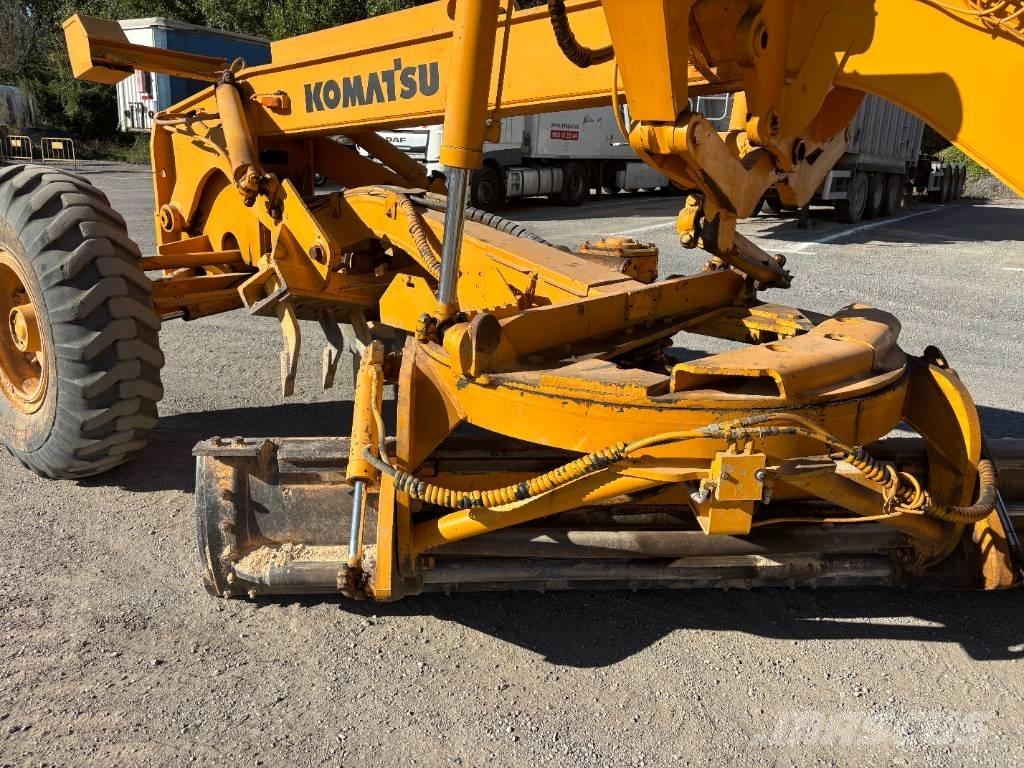Komatsu GD 530 A 그레이더