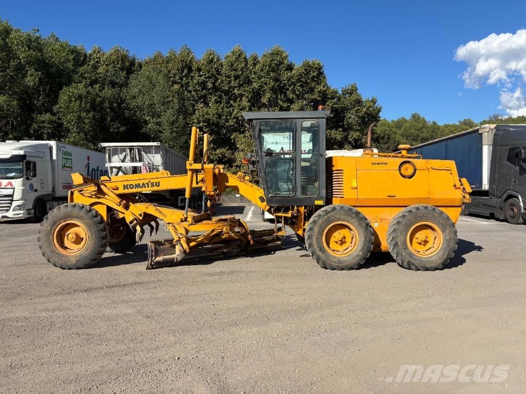 Komatsu GD 530 A 그레이더