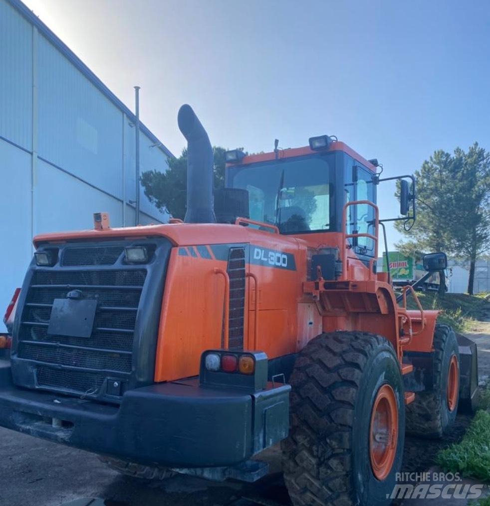 Doosan DL 300  휠로우더