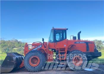Doosan DL 300  휠로우더