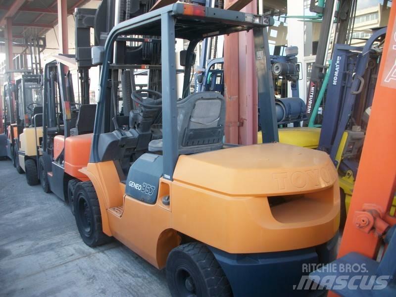 Toyota 7 FDJ 35 디젤 지게차