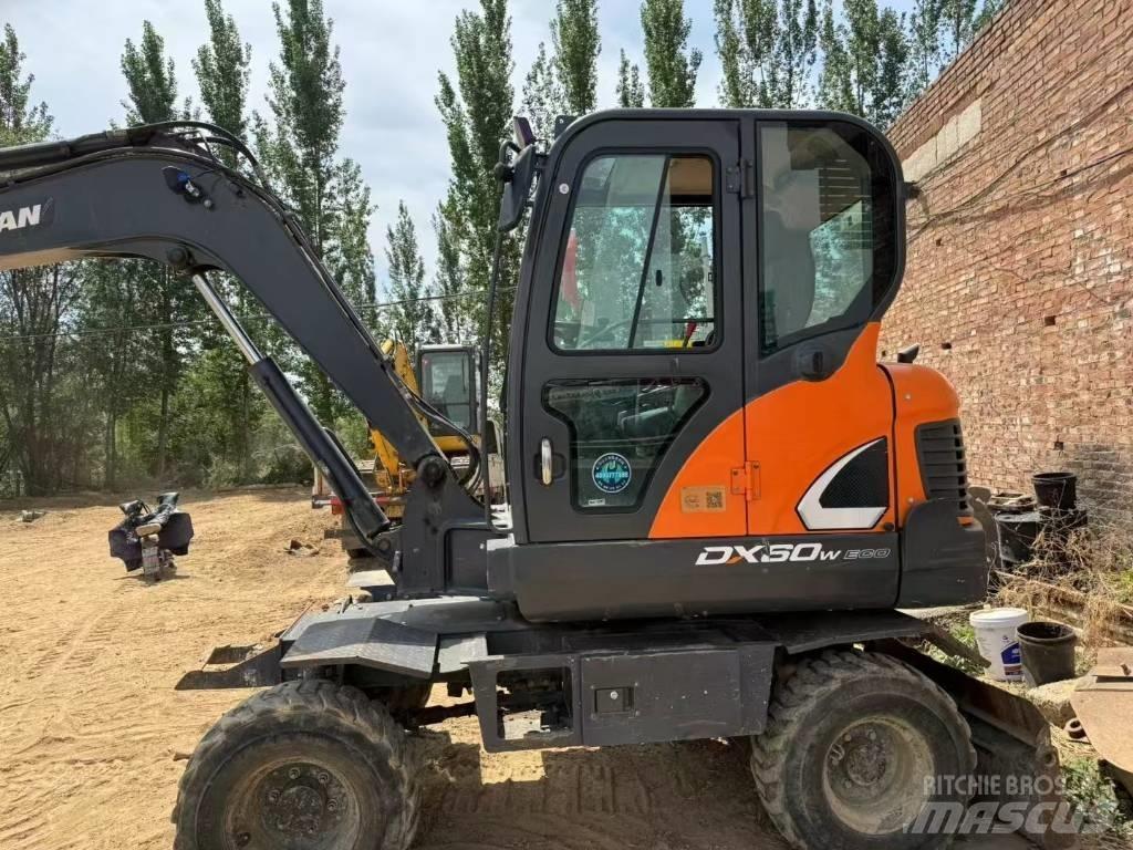 Doosan DX60W  휠 굴삭기