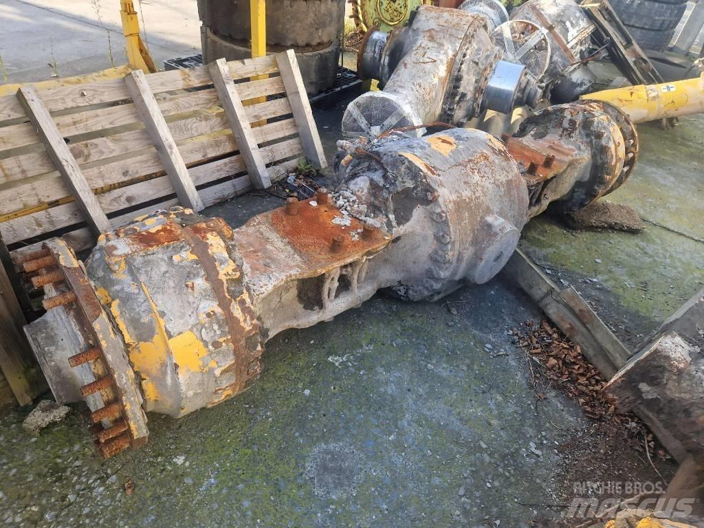 Liebherr L 586 차축