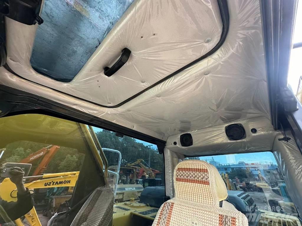 Komatsu PC 220 대형 굴삭기 29톤 이상