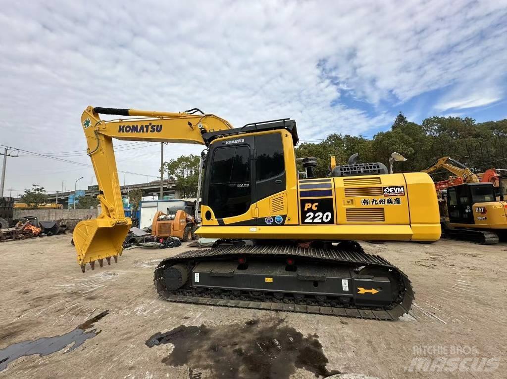 Komatsu PC 220 대형 굴삭기 29톤 이상
