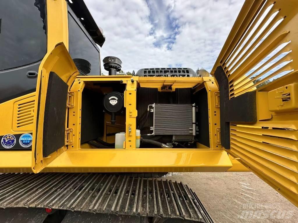 Komatsu PC 220 대형 굴삭기 29톤 이상