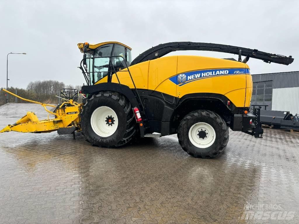 New Holland FR 500 자동 초지기계
