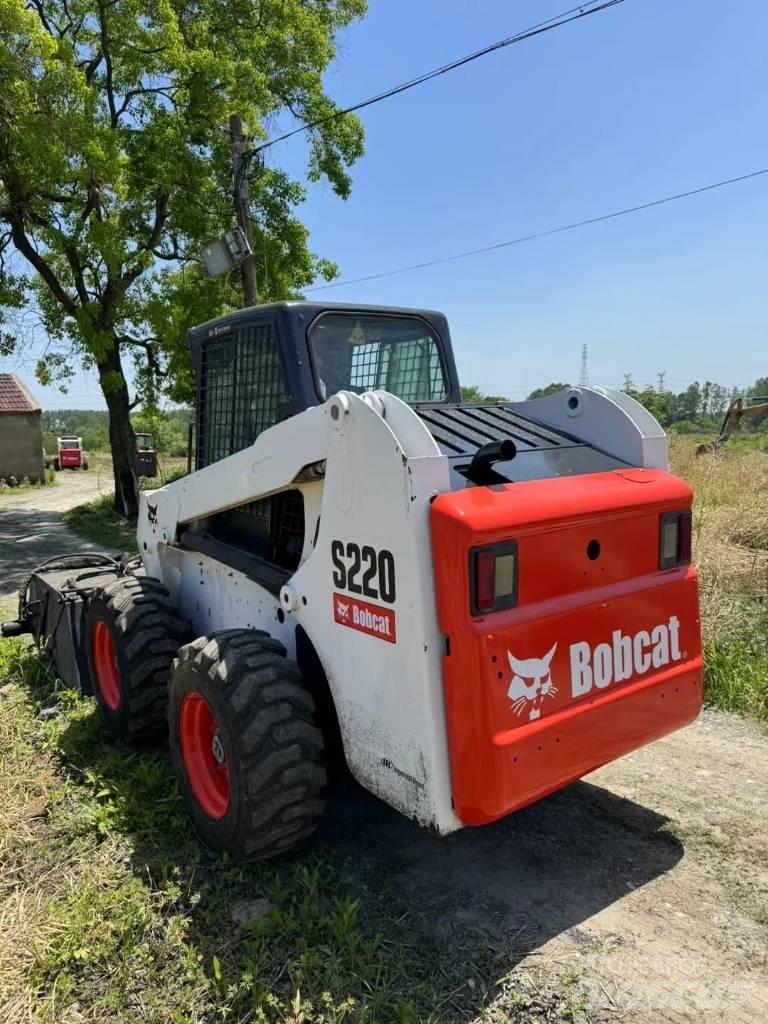 Bobcat S 220  스키드로더