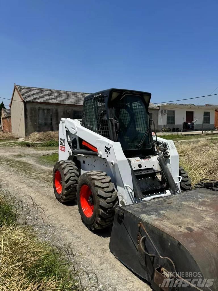 Bobcat S 220  스키드로더