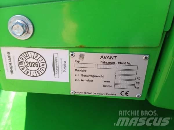 Avant 528  스키드로더