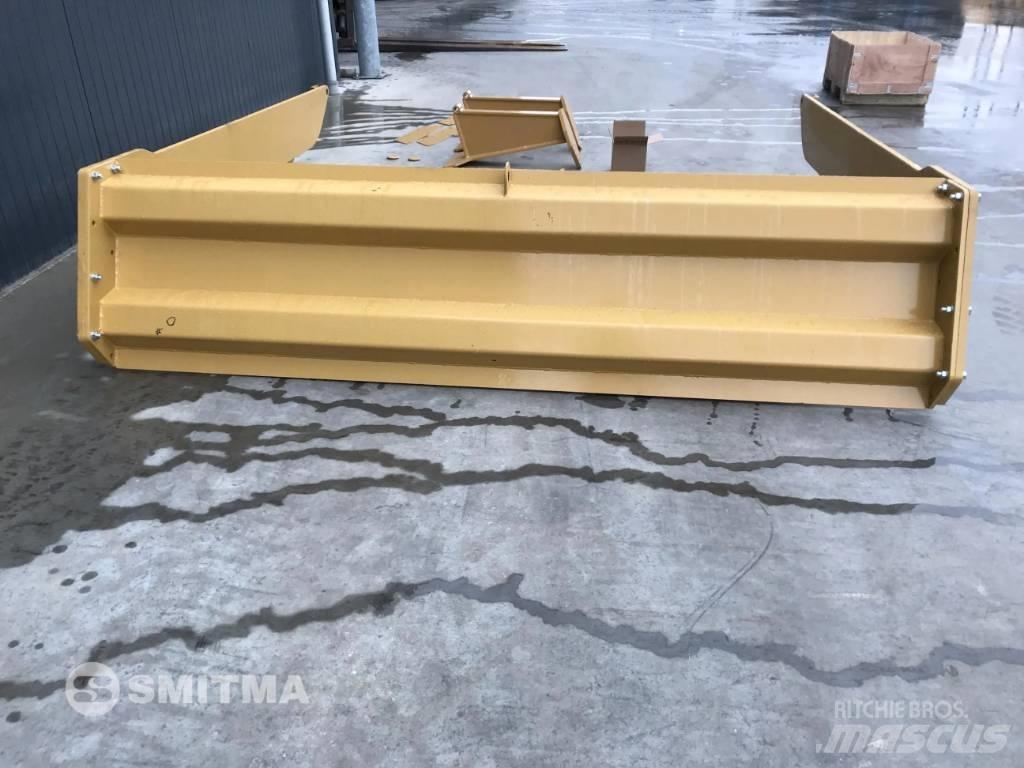 Volvo A25F 테일게이트
