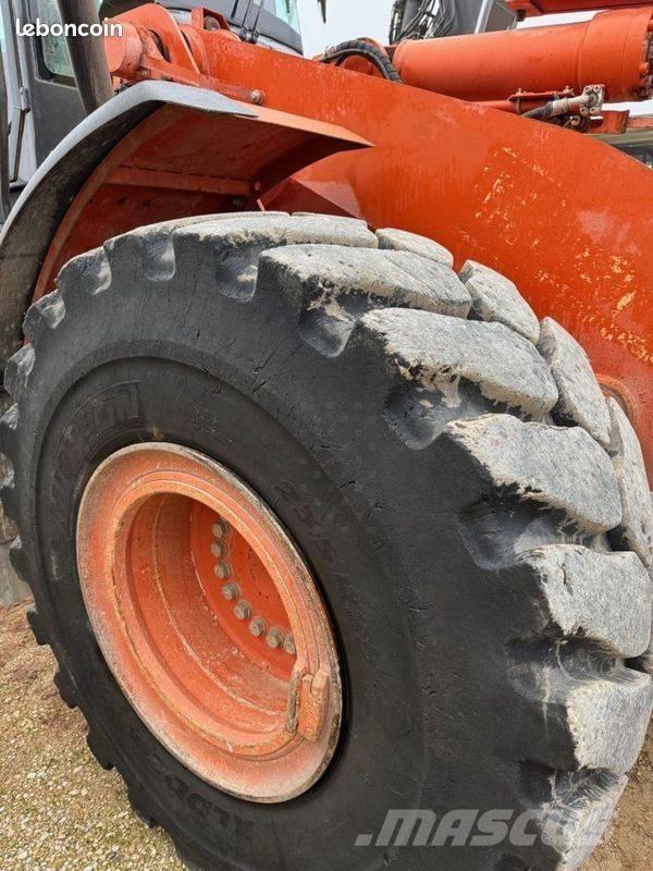 Hitachi ZW 250  휠로우더