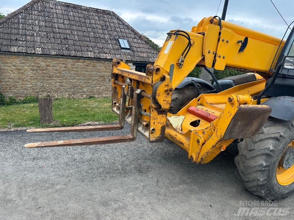 JCB 535-125 텔러 핸들러