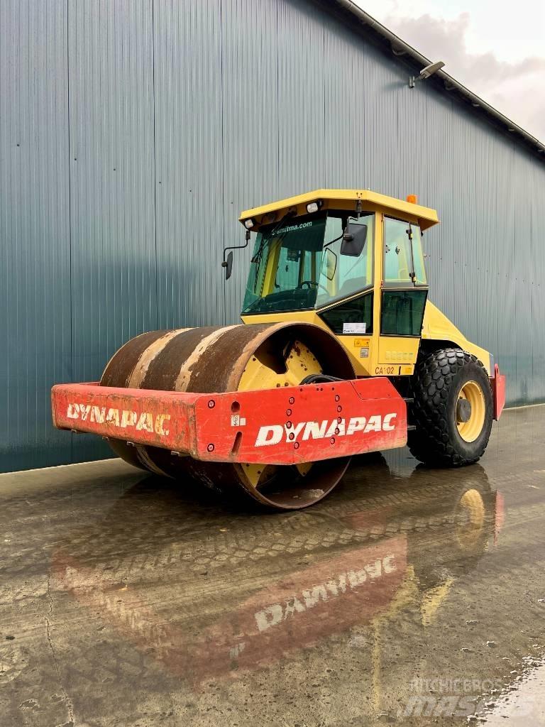 Dynapac CA302D 싱글 드럼 롤러