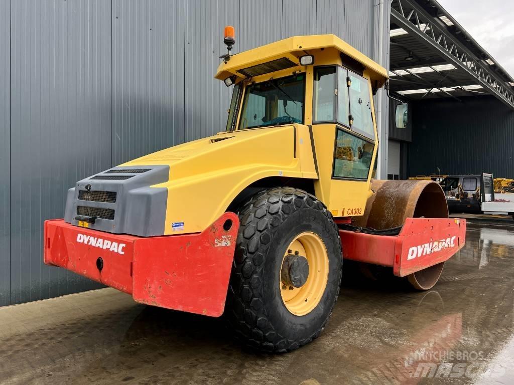Dynapac CA302D 싱글 드럼 롤러