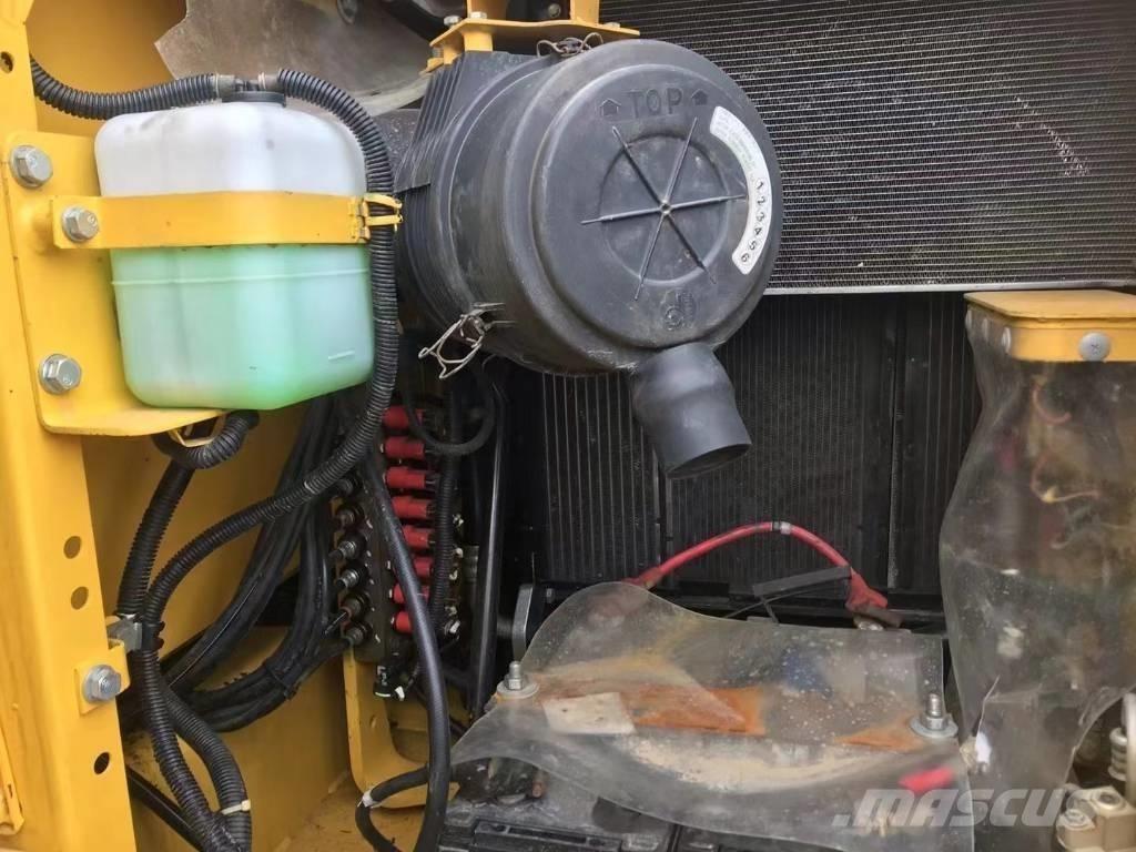 Komatsu PC 110 대형 굴삭기 29톤 이상