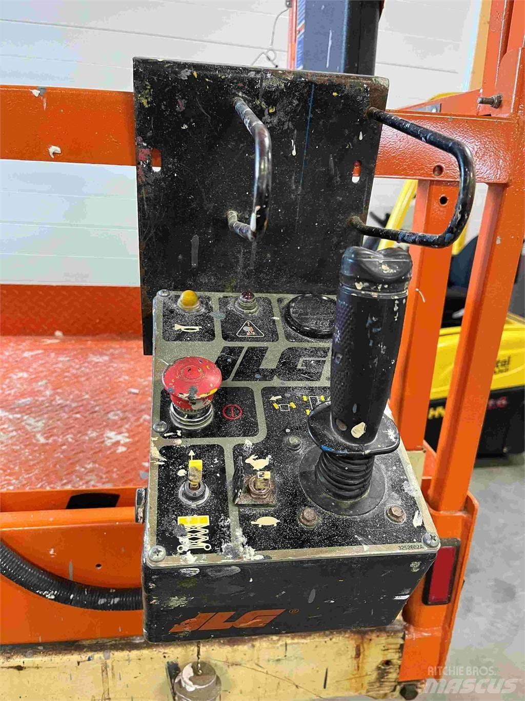 JLG 2646E2 가위형 리프트