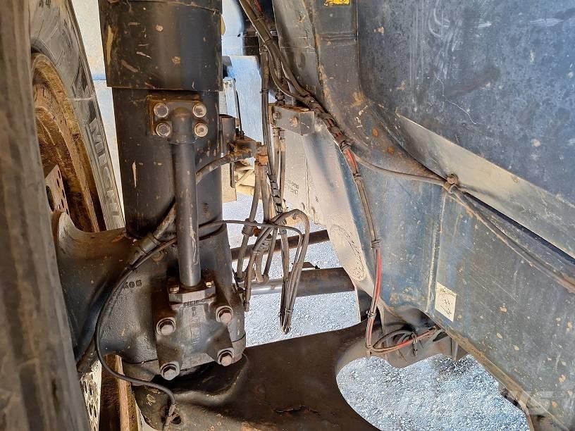 Komatsu HD605-7EO 초대형 덤프 트럭