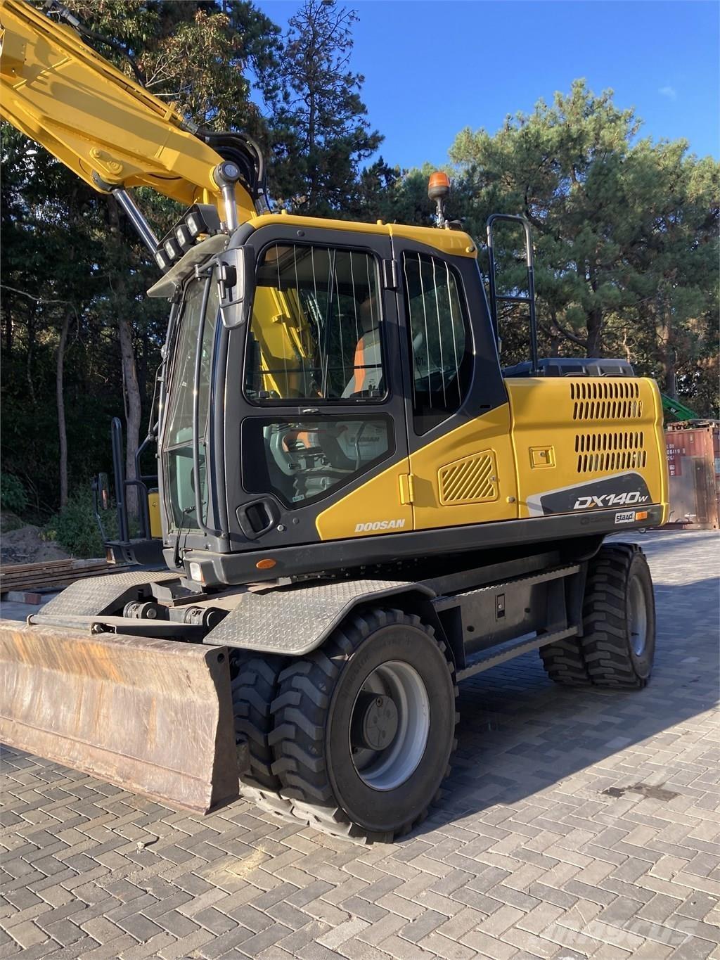 Doosan DX140W-5  휠 굴삭기