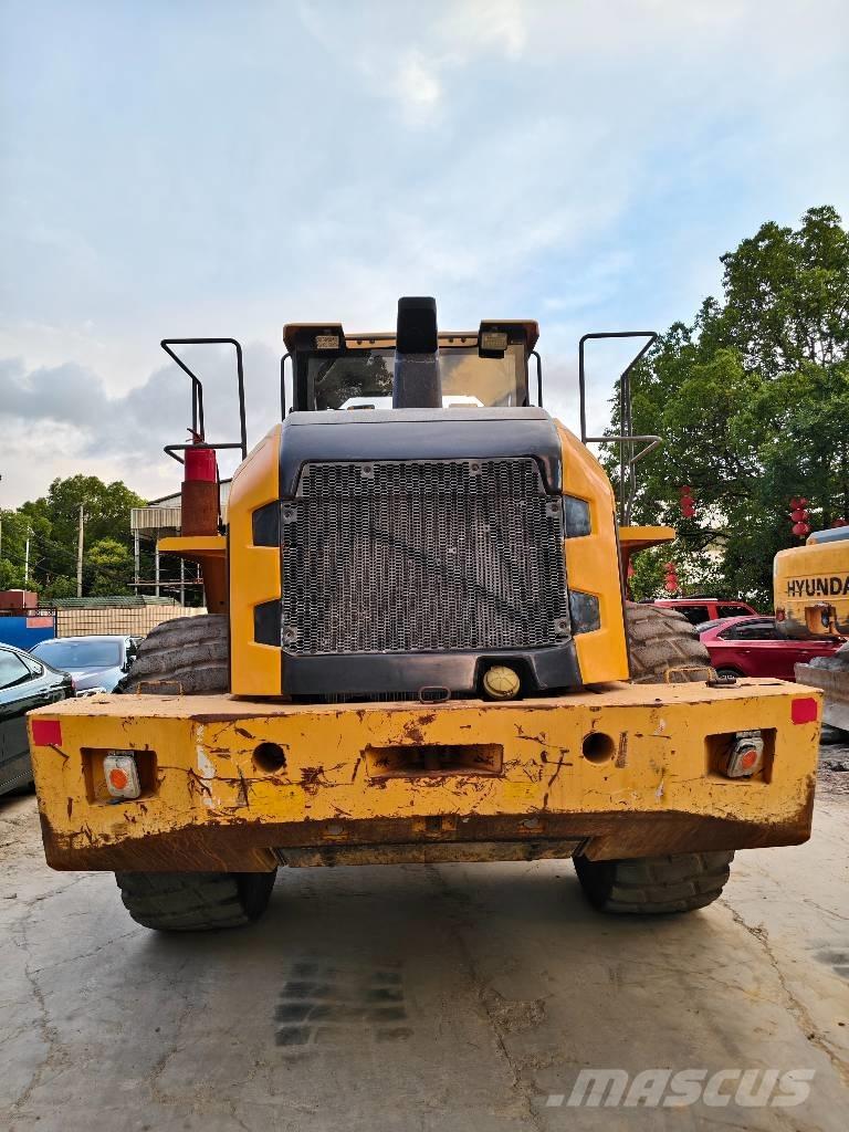 Volvo L 120  휠로우더