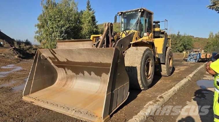 Volvo L 220 F  휠로우더