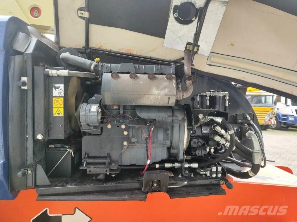 JLG 860 SJ 견인식 전동이동 리프트