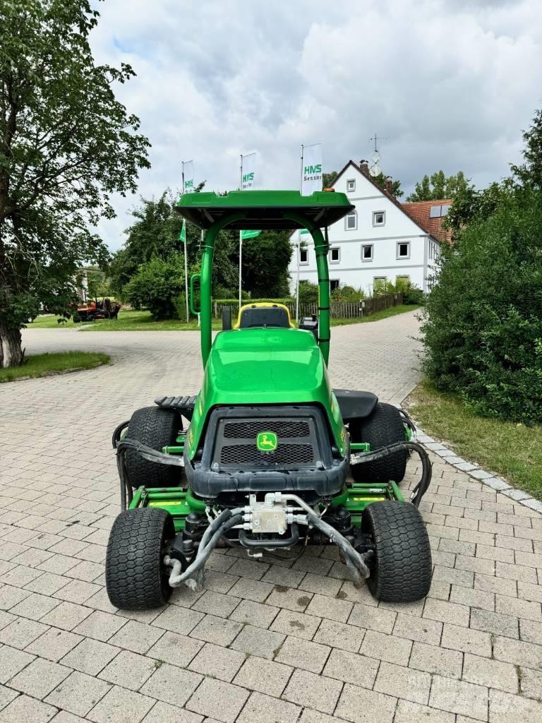 John Deere 8700 A 페어웨이 잔디깎기