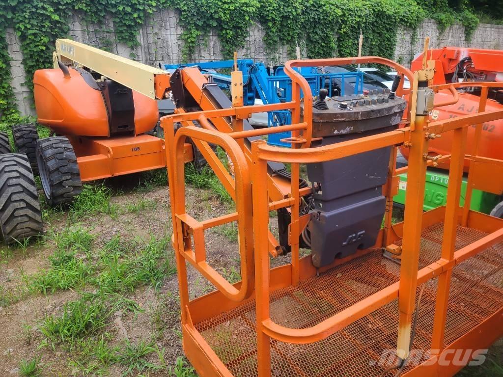 JLG 600 AJ 관절형 전동이동 리프트