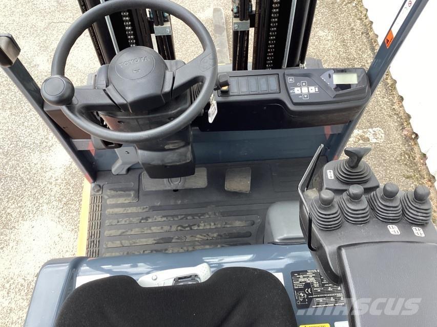 Toyota 7FBEST13 전동 지게차