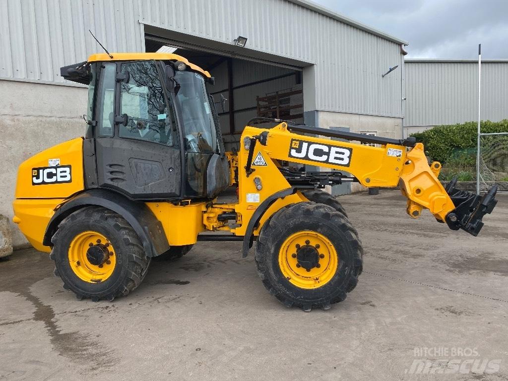 JCB TM 220 농업용 텔레 핸들러