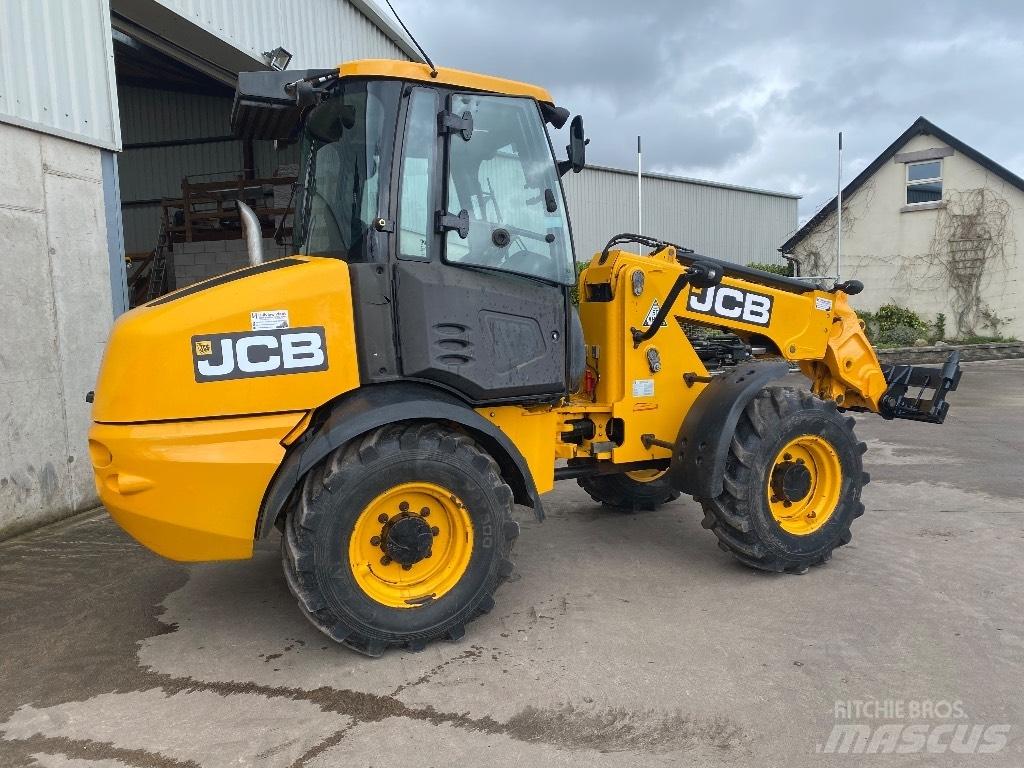 JCB TM 220 농업용 텔레 핸들러