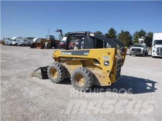 John Deere 325  스키드로더