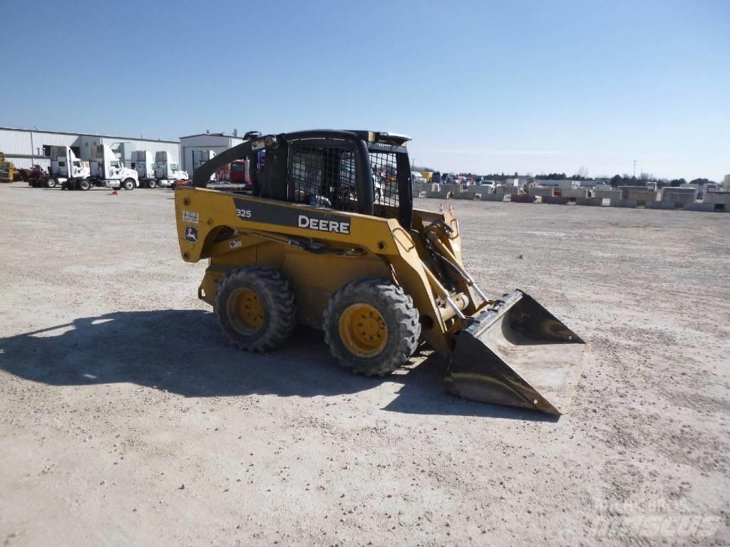 John Deere 325  스키드로더