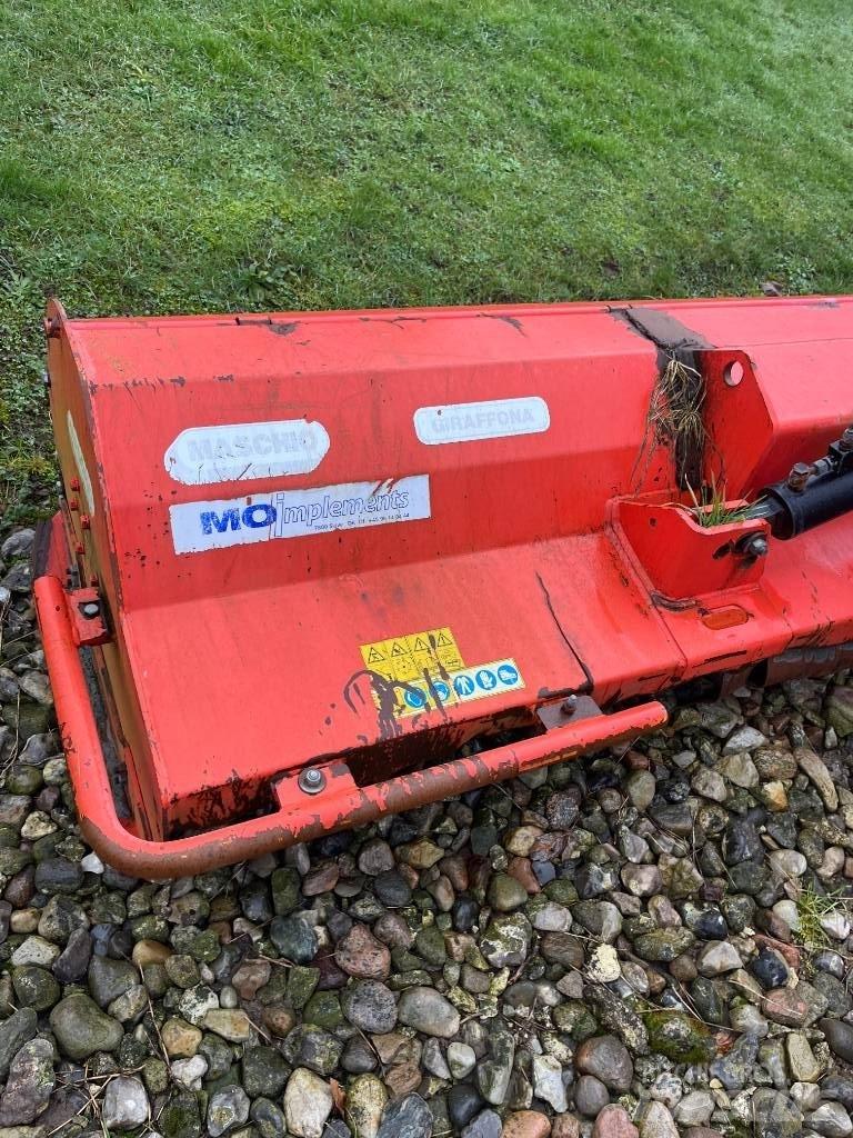 Maschio Giraffa 210 목장 제초기 및 토퍼