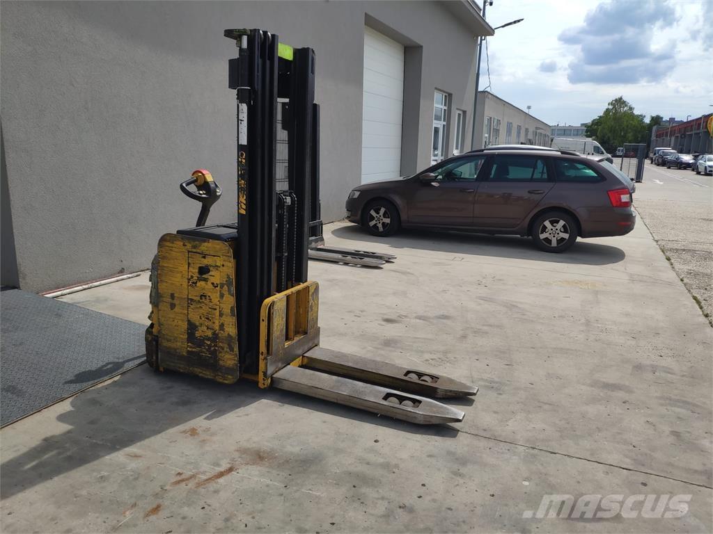 Yale MS16 AC 보행식 리치 지게차