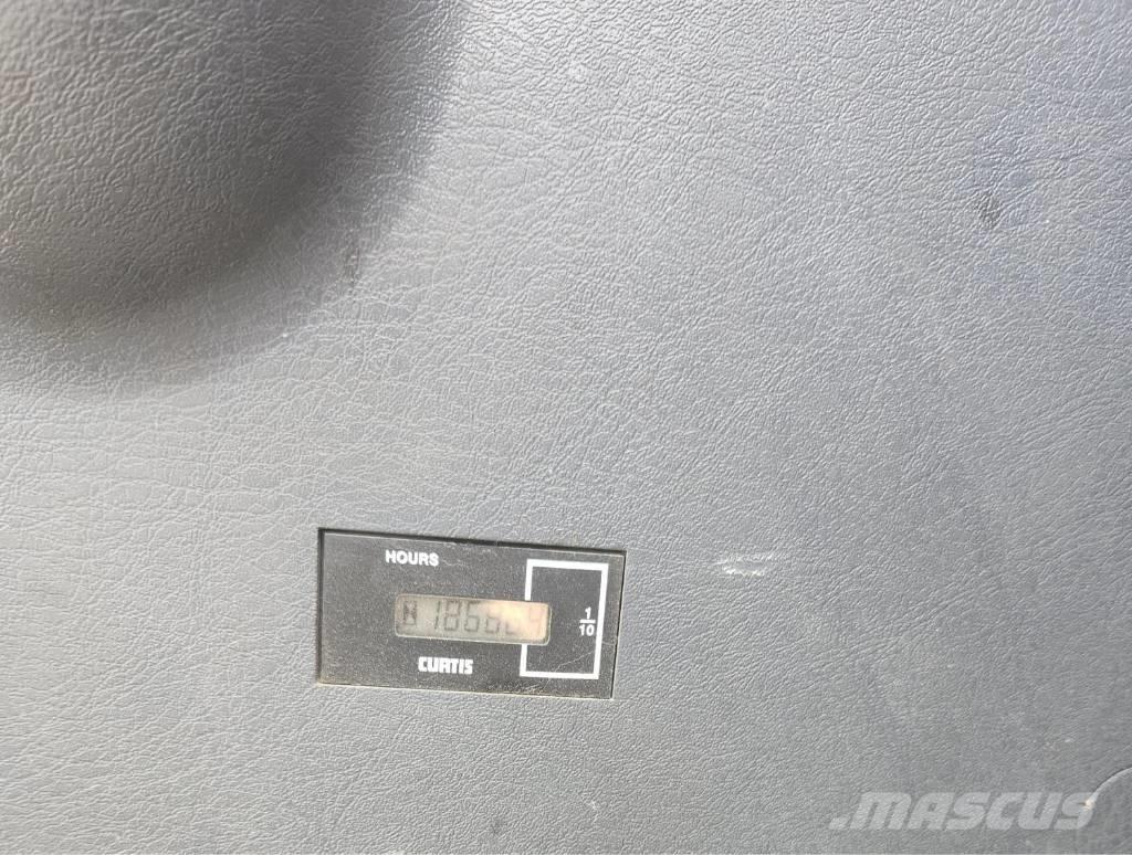 Hyundai Robex 300 LC 대형 굴삭기 29톤 이상