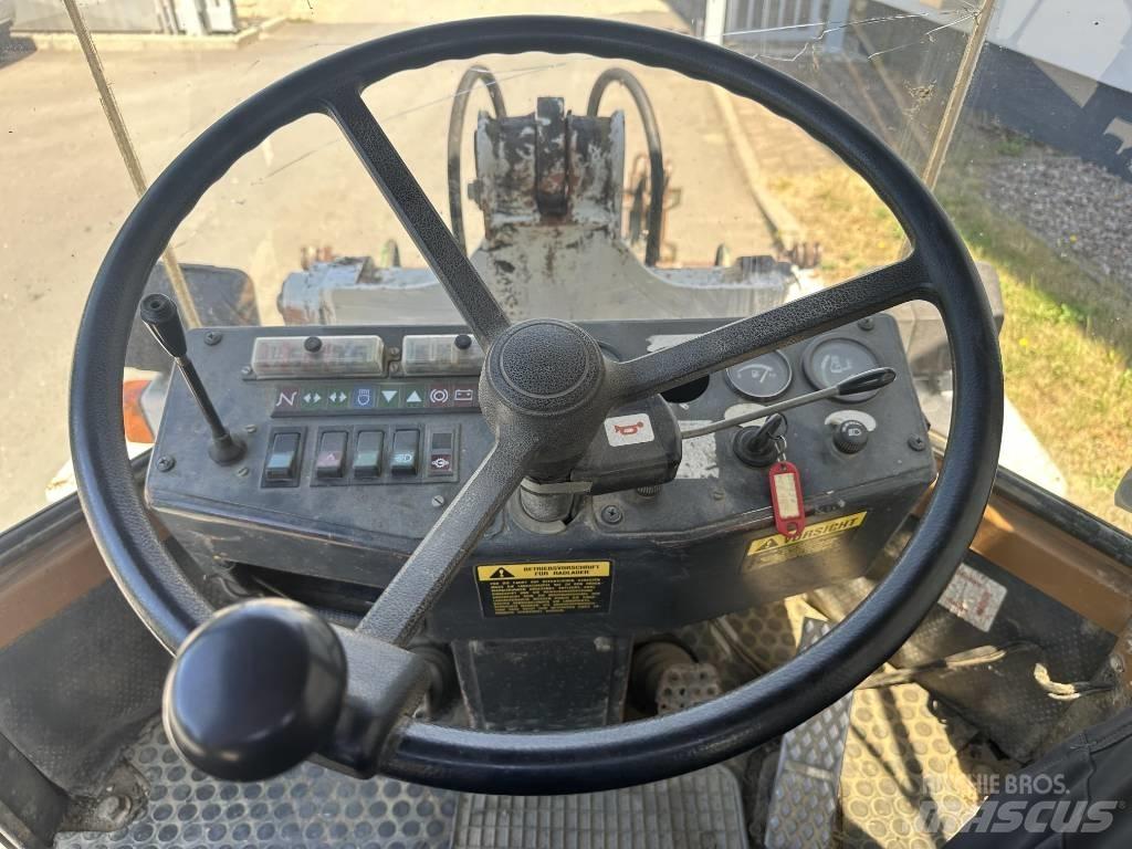 Schaeff SKL 832  휠로우더