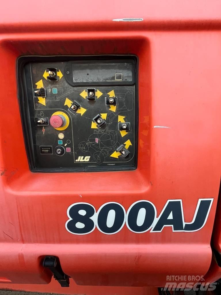 JLG 800 AJ 관절형 전동이동 리프트