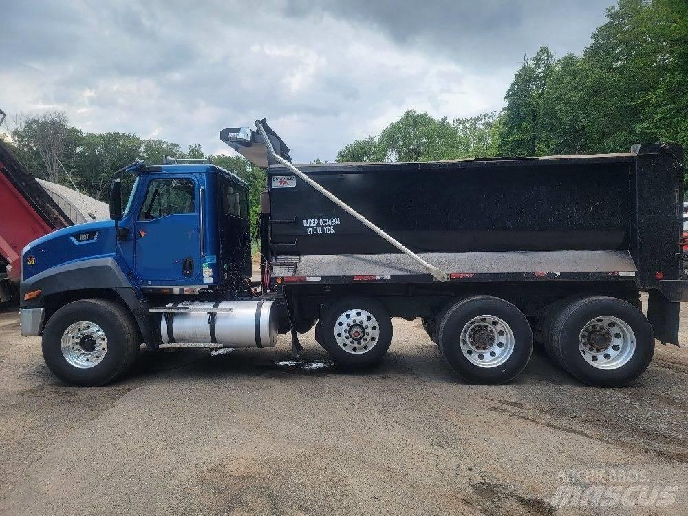 CAT CT 660 덤프 트럭