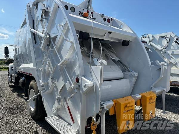 International 7400 폐기물 수거 트럭
