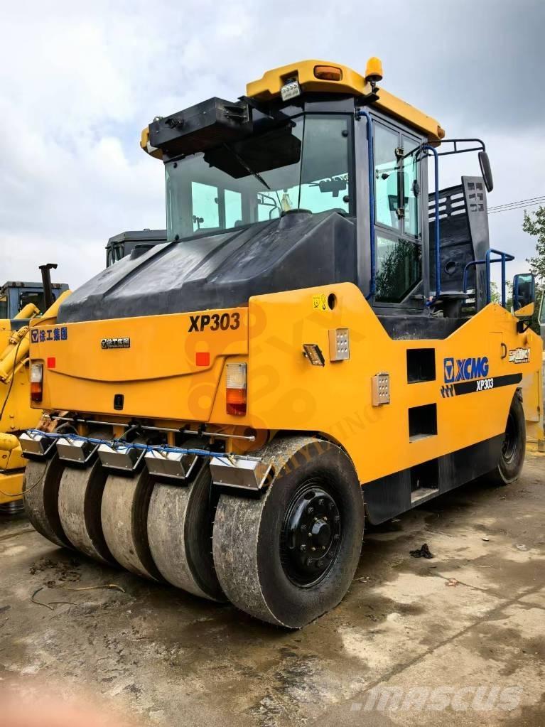 XCMG XP 303 콤비 롤러