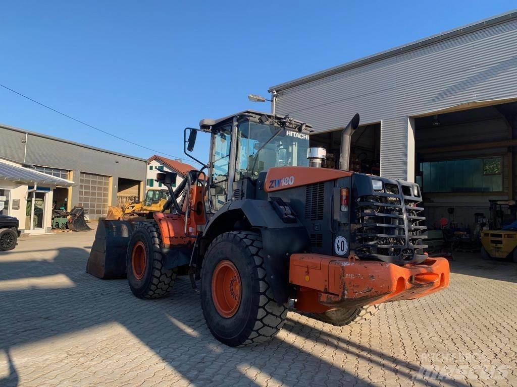 Hitachi ZW 180  휠로우더