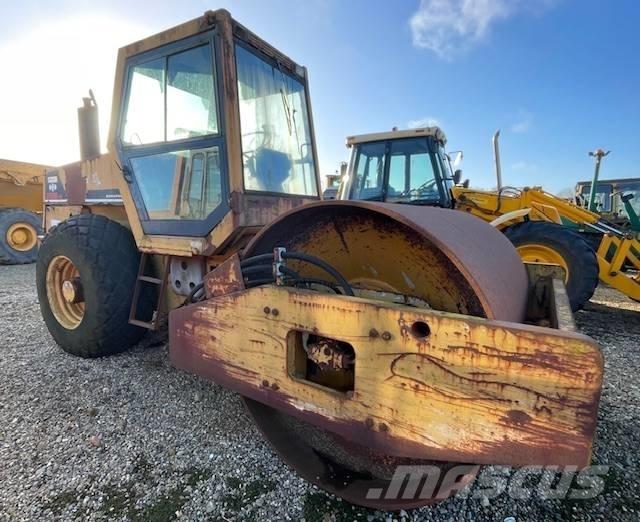 Komatsu JV110WA-HD 싱글 드럼 롤러