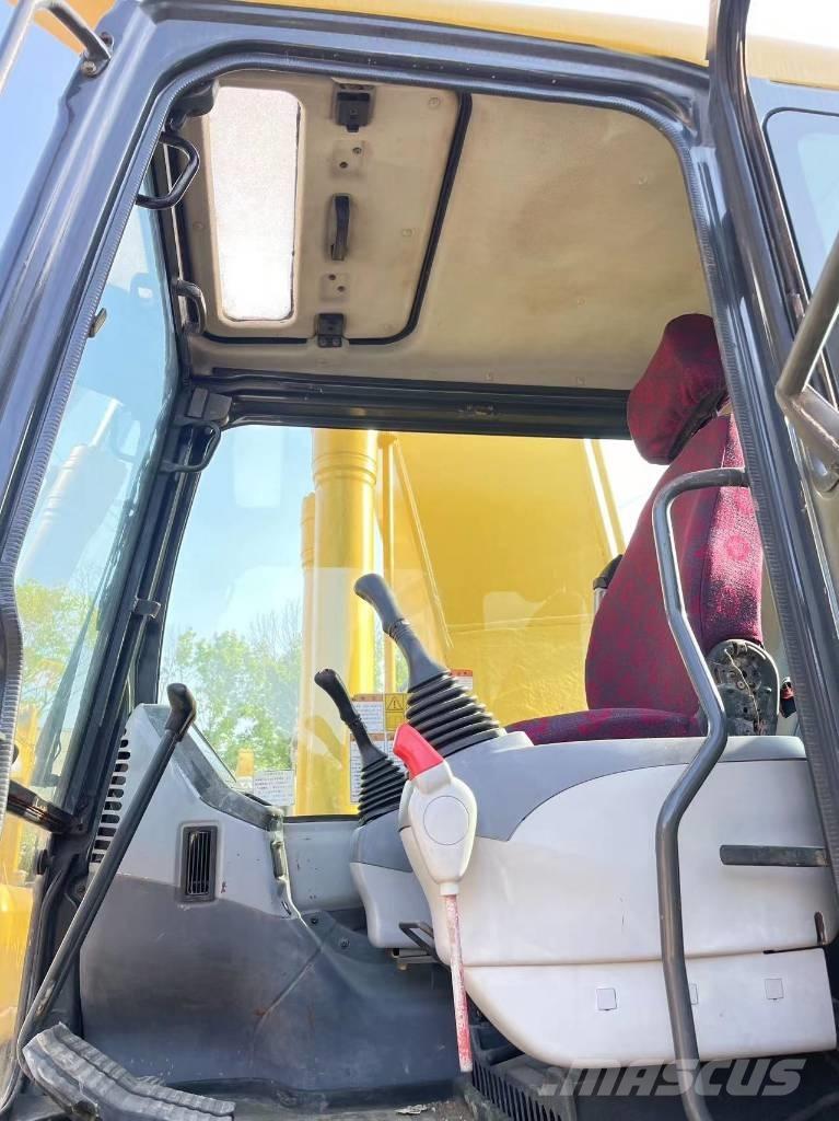 Komatsu PC 220-7 대형 굴삭기 29톤 이상