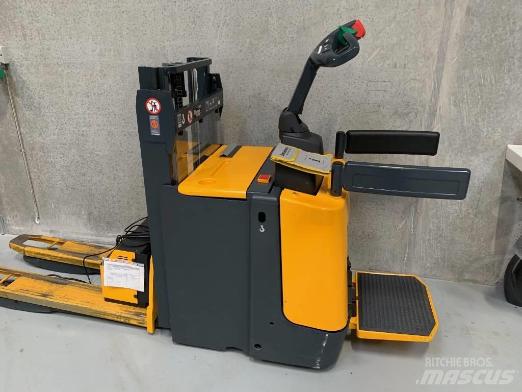 Jungheinrich ERD 220 포크리프트